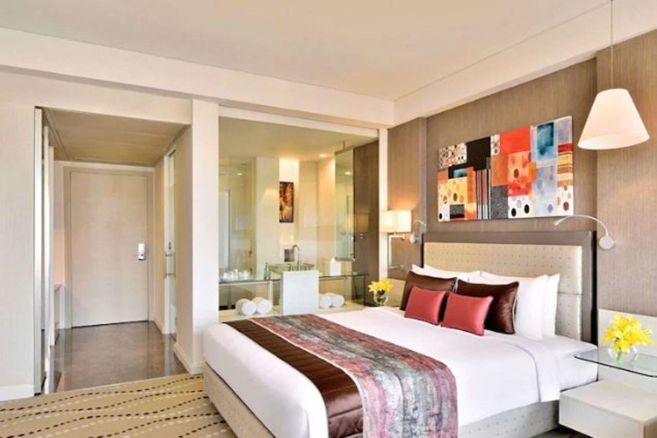 Отель Radisson Blu Bengaluru Outer Ring Road Экстерьер фото