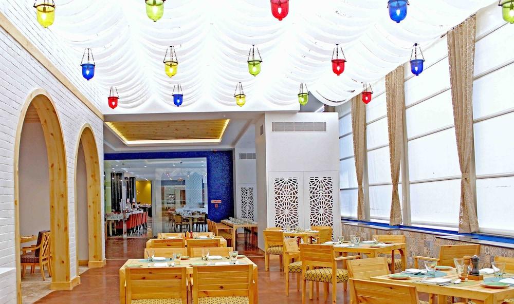 Отель Radisson Blu Bengaluru Outer Ring Road Экстерьер фото