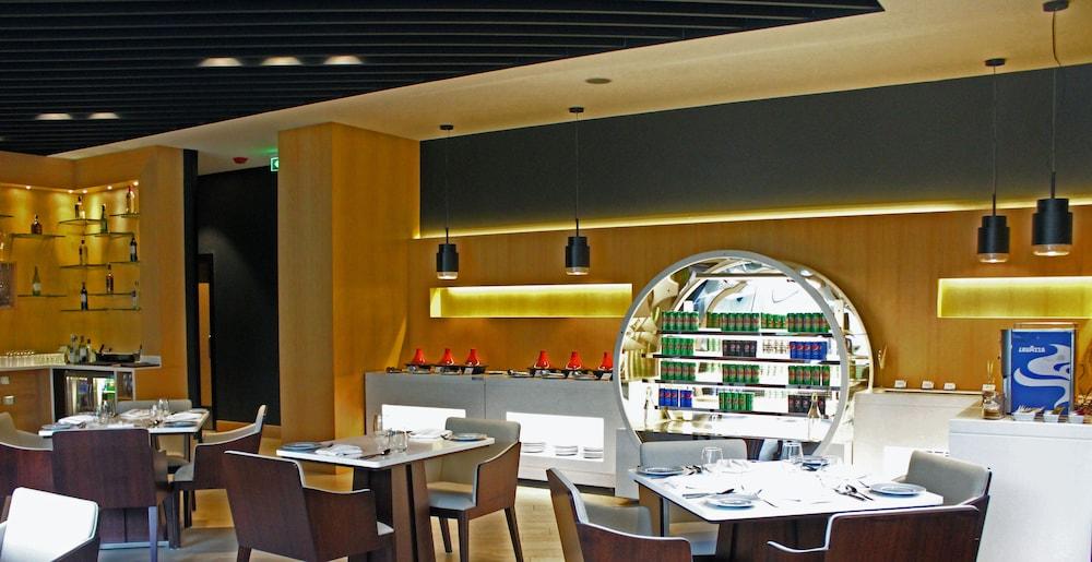 Отель Radisson Blu Bengaluru Outer Ring Road Экстерьер фото