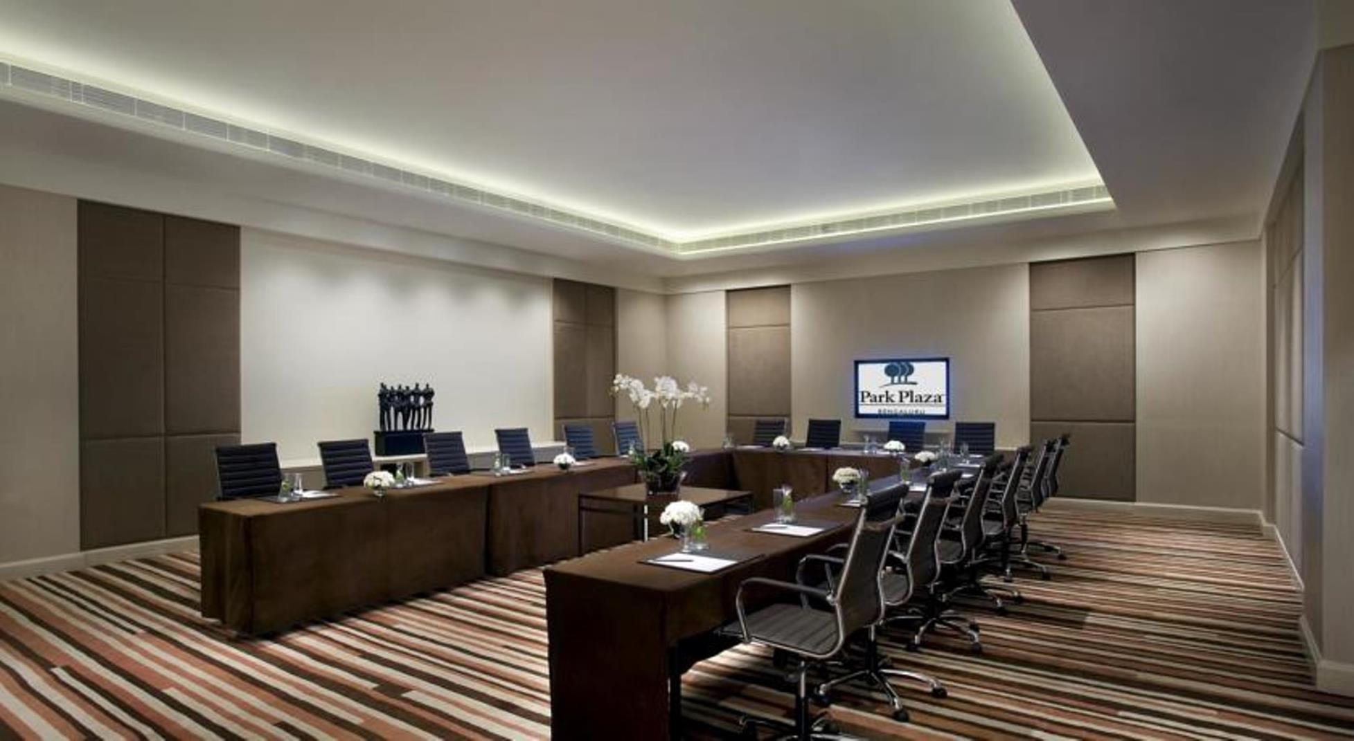 Отель Radisson Blu Bengaluru Outer Ring Road Экстерьер фото