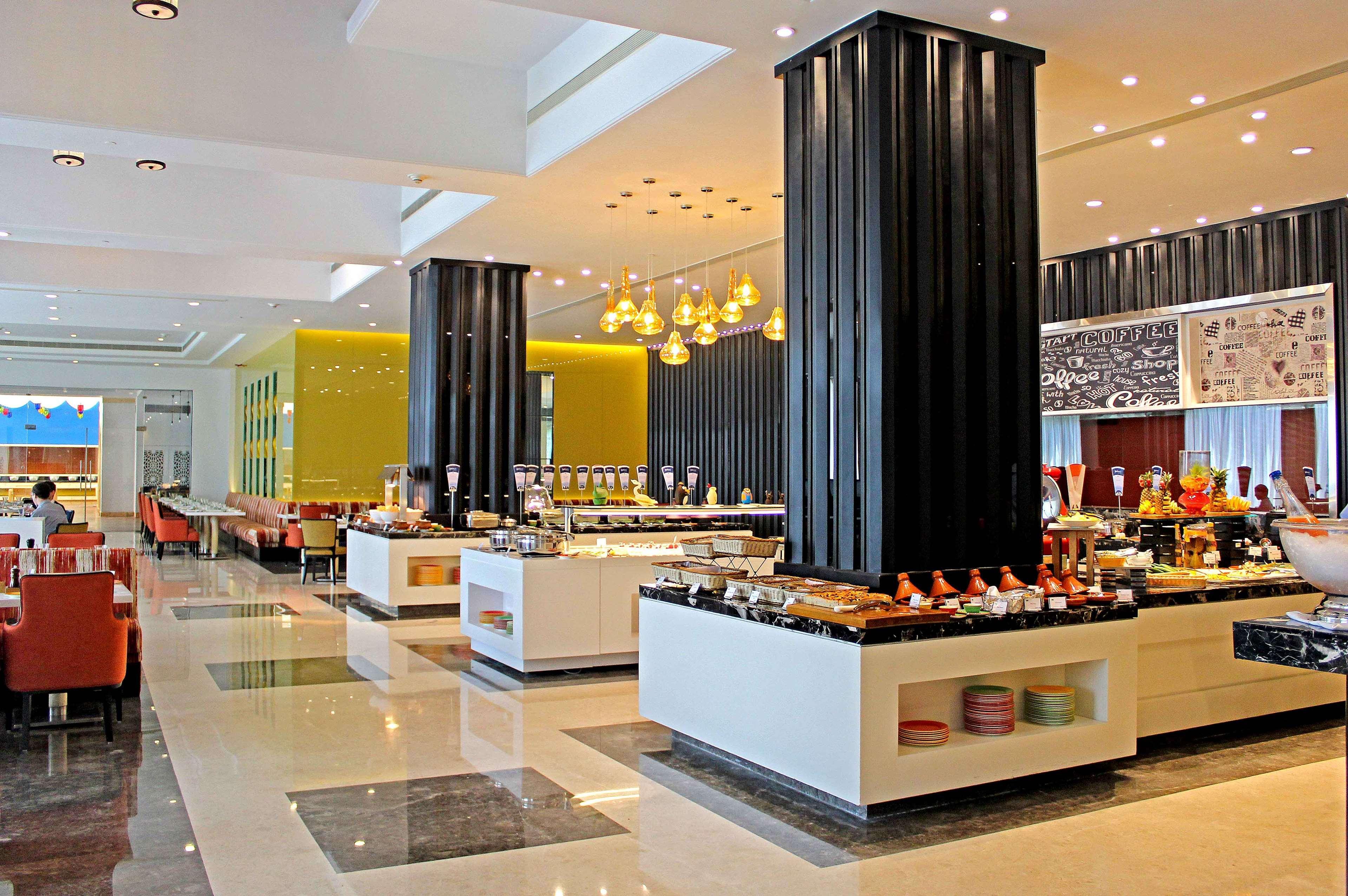Отель Radisson Blu Bengaluru Outer Ring Road Экстерьер фото