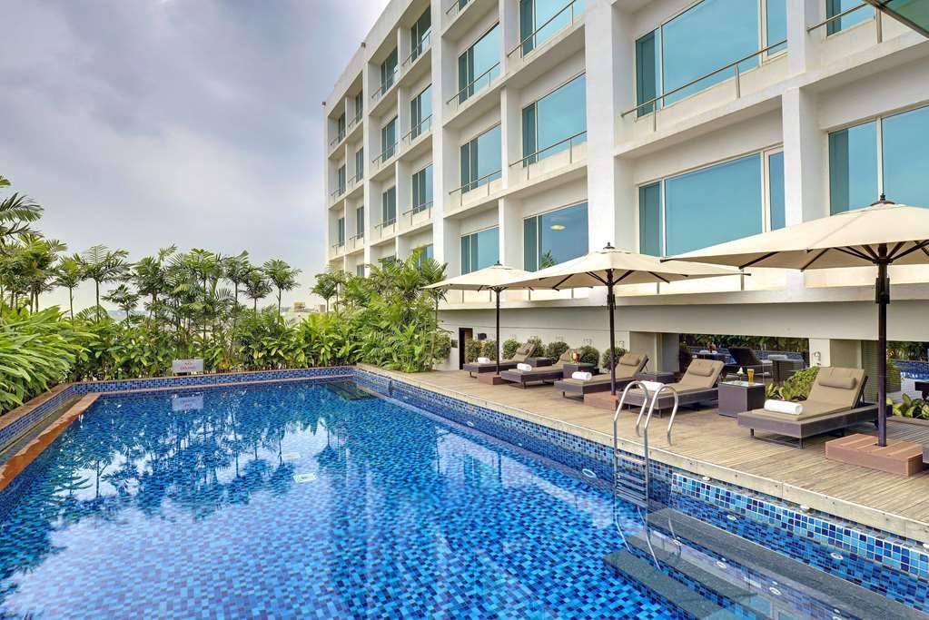 Отель Radisson Blu Bengaluru Outer Ring Road Экстерьер фото