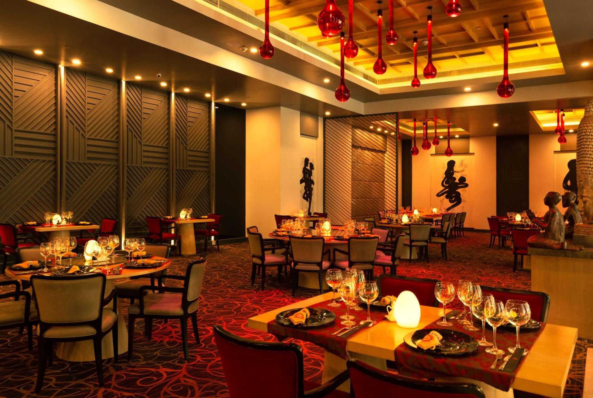 Отель Radisson Blu Bengaluru Outer Ring Road Экстерьер фото