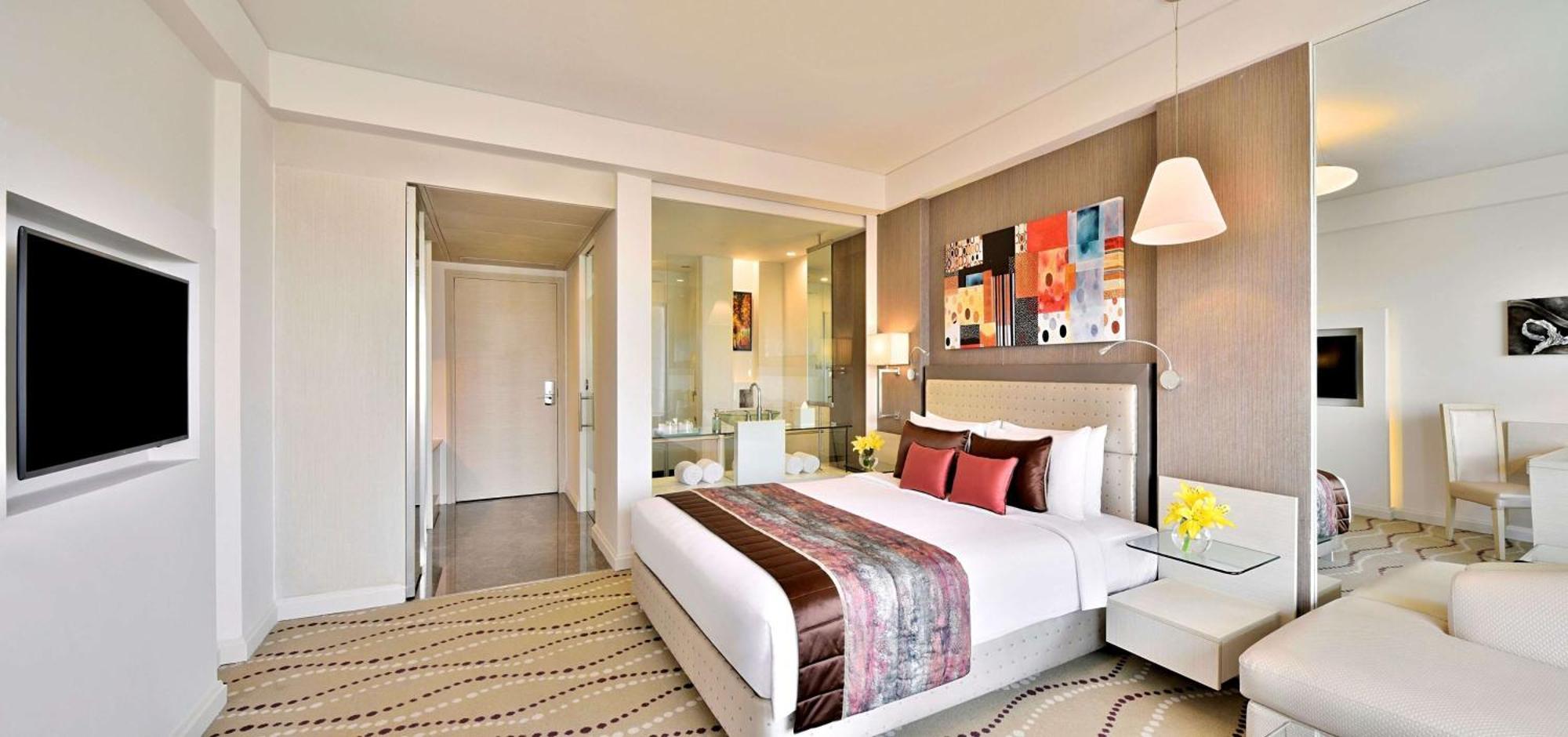 Отель Radisson Blu Bengaluru Outer Ring Road Экстерьер фото