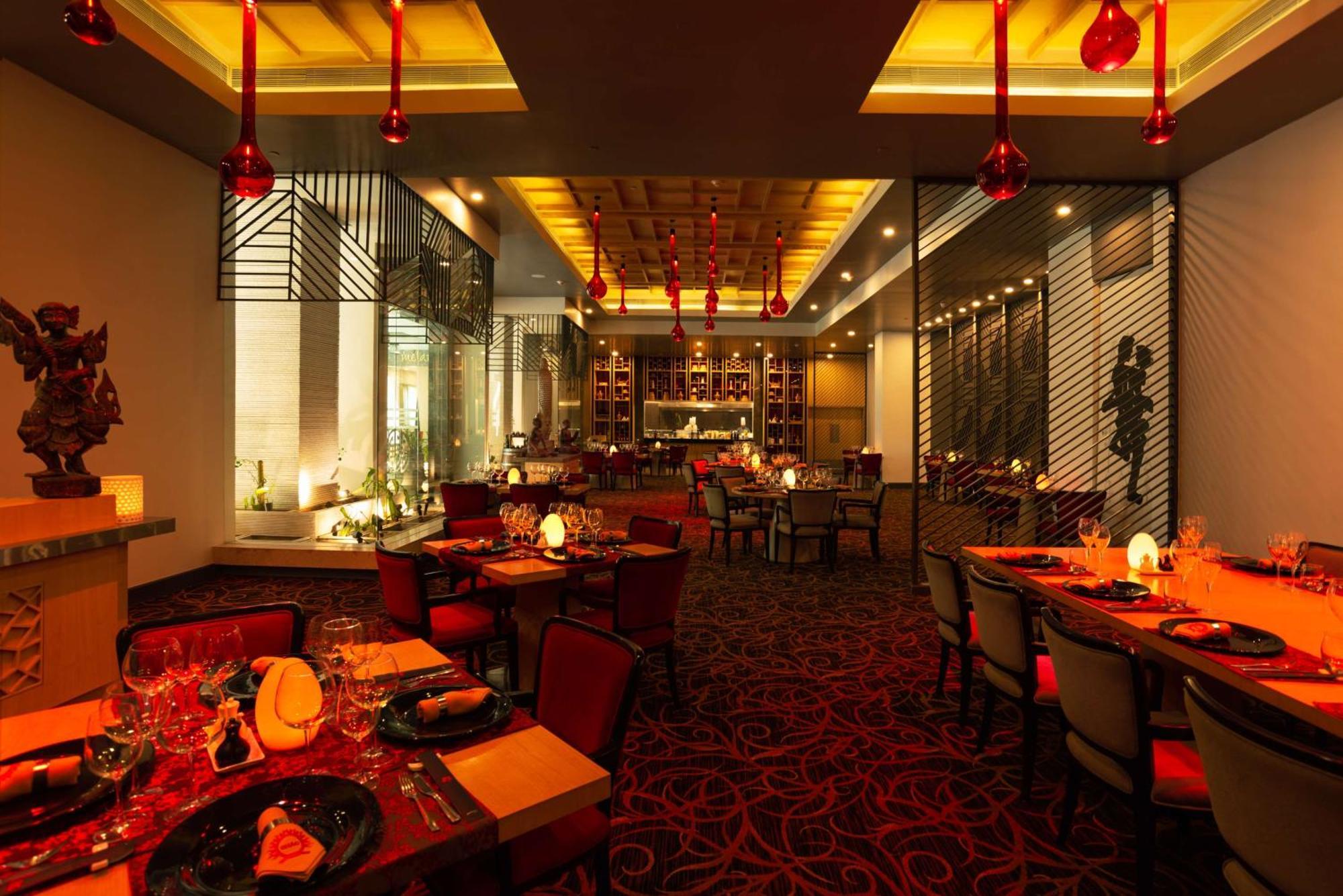 Отель Radisson Blu Bengaluru Outer Ring Road Экстерьер фото