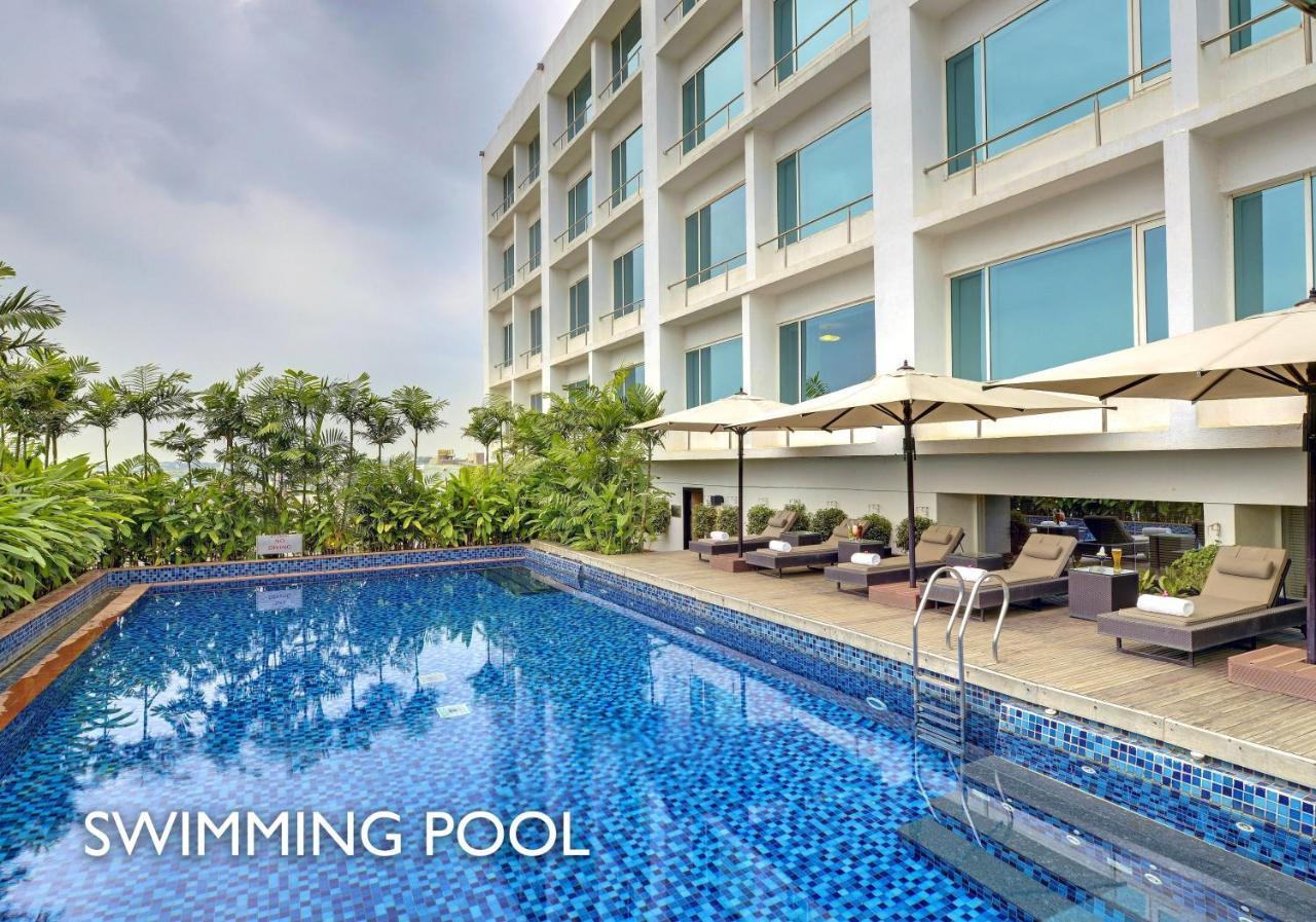 Отель Radisson Blu Bengaluru Outer Ring Road Экстерьер фото